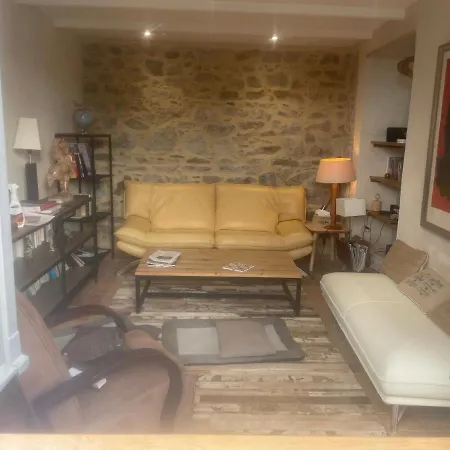 Est De La Pointe D'agon 4 Convives