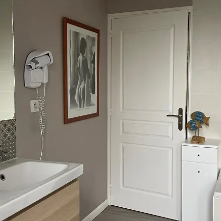 Est De La Pointe D'agon 4 Convives