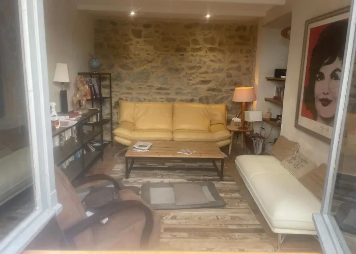 Est De La Pointe D'agon 4 Convives