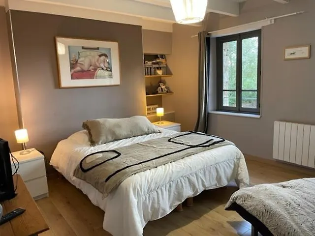 Est De La Pointe D'agon 4 Convives *