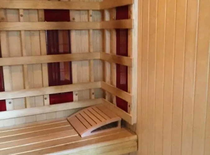 Est De La Pointe D'agon 4 Convives