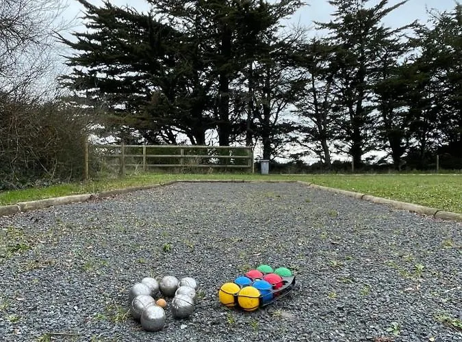 Est De La Pointe D'agon 4 Convives