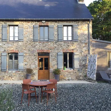 Est De La Pointe D'agon 4 Convives