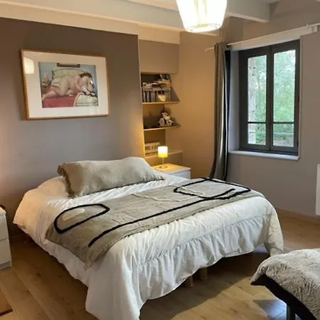 Est De La Pointe D'agon 4 Convives *