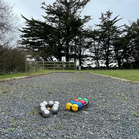 Est De La Pointe D'agon 4 Convives