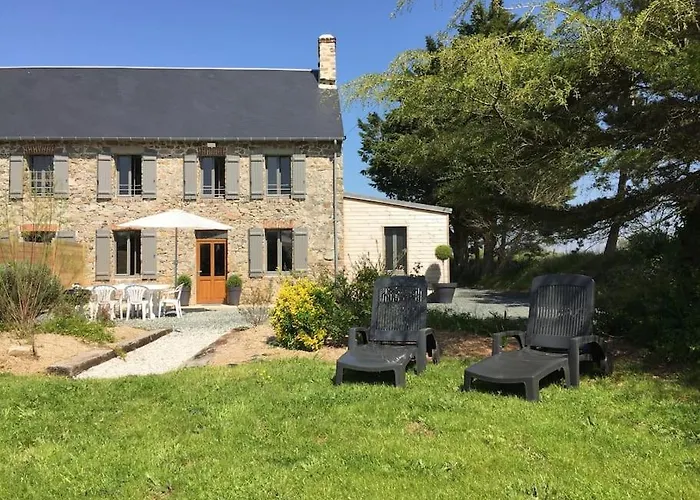 Est De La Pointe D'agon 4 Convives Holiday home