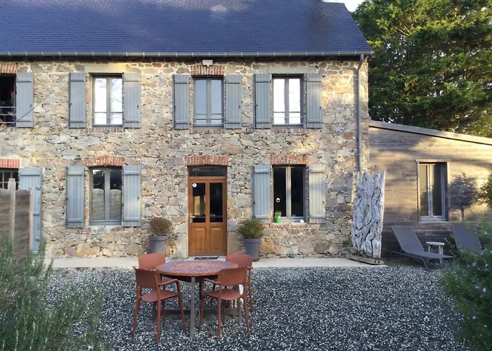 Est De La Pointe D'agon 4 Convives