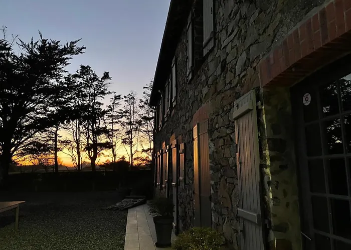 Est De La Pointe D'agon 4 Convives * Агон-Кутенвиль